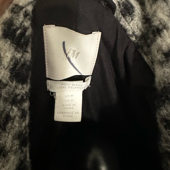 H&M Black and Gray Patterned Coat - Picture 3 of 3
